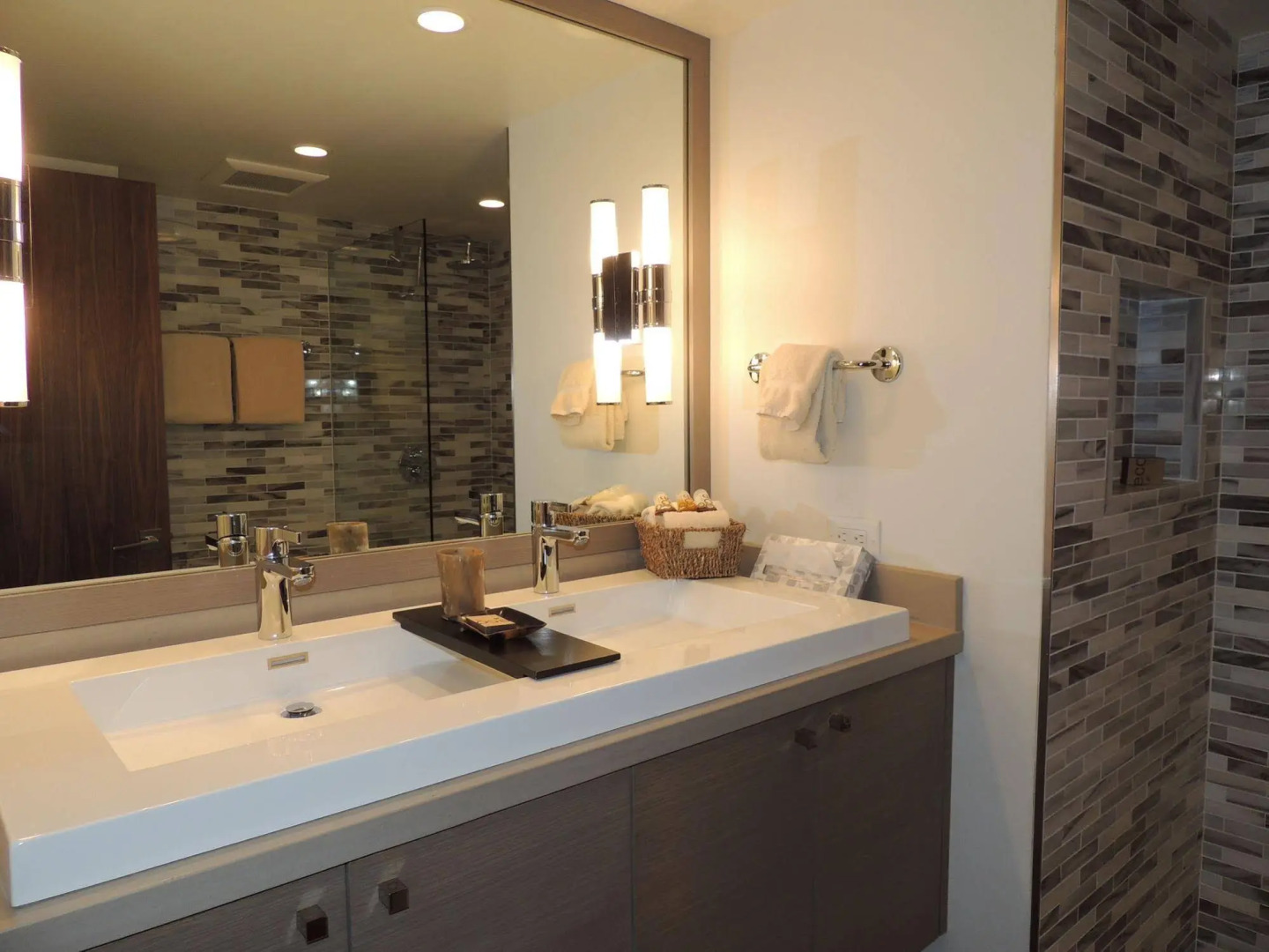 Lift One Condominiums