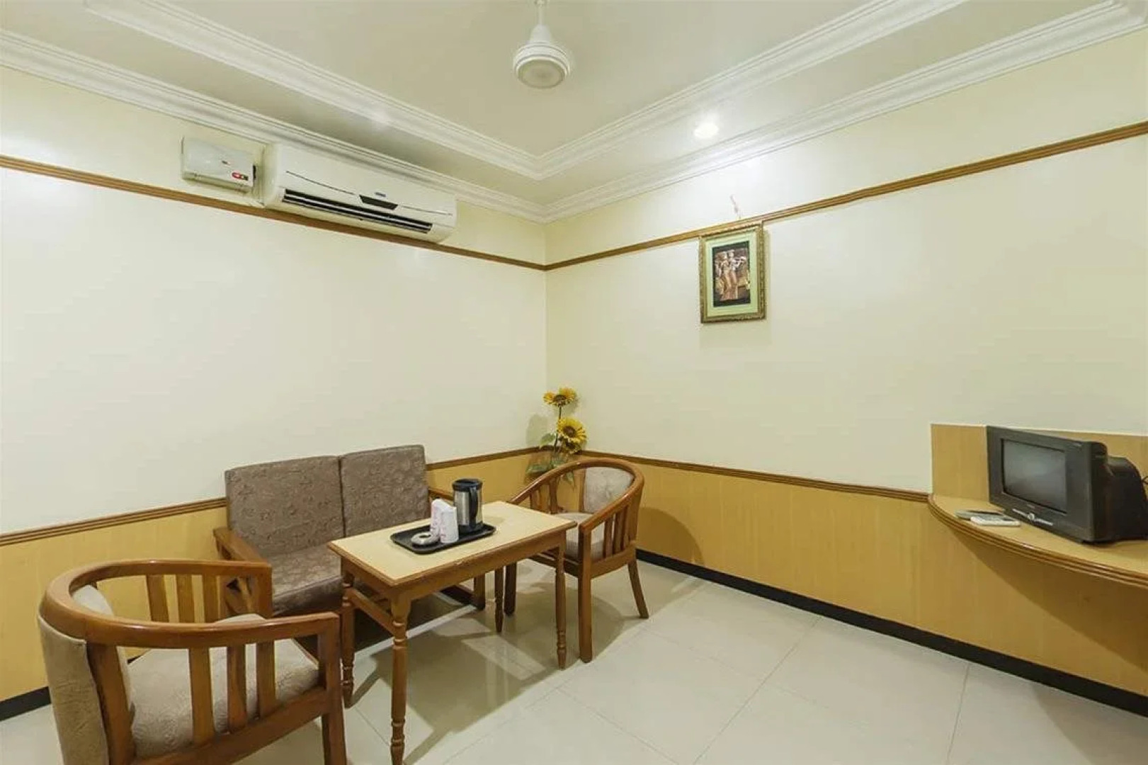 Hotel Aryaas Ressidence