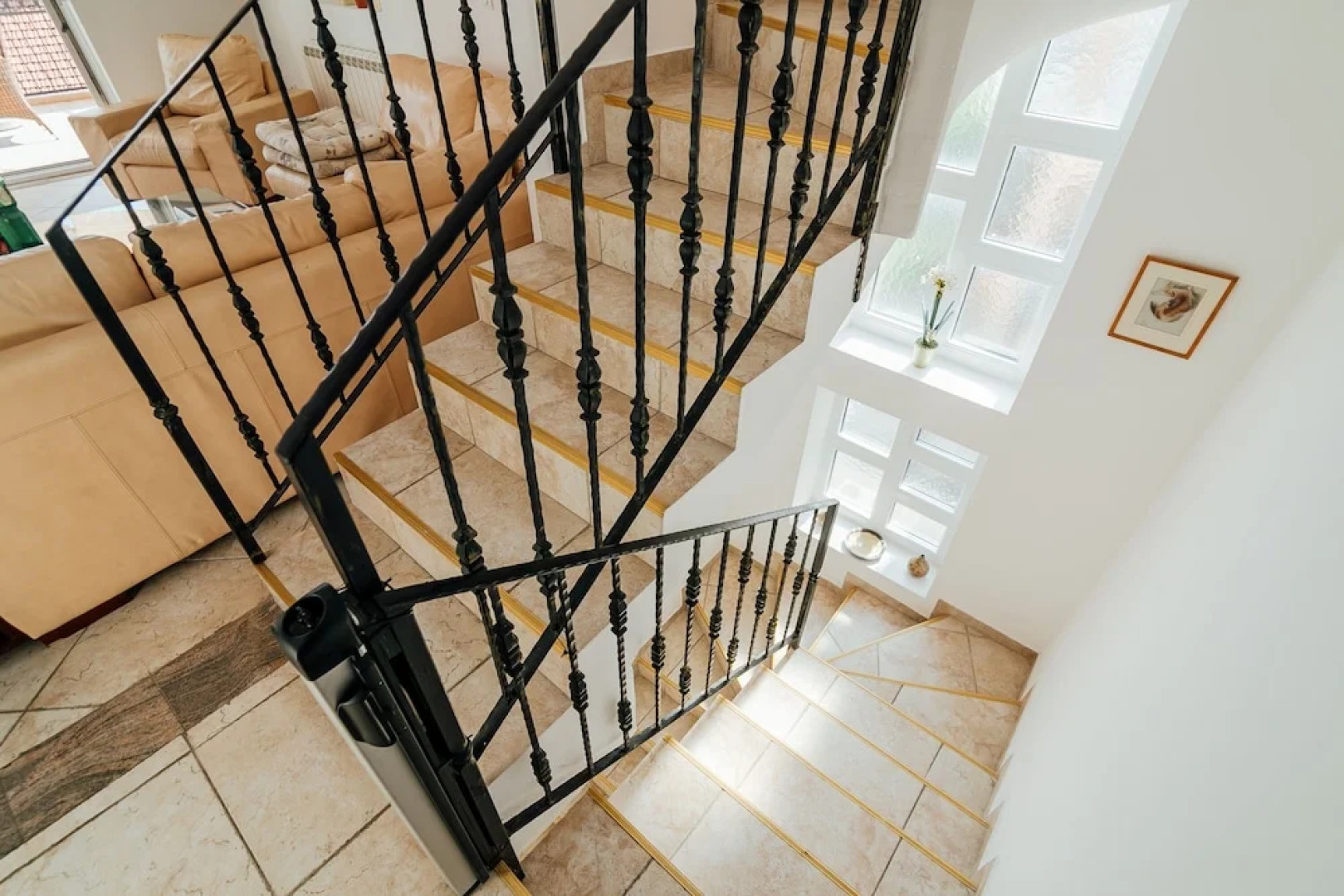 Spacious Family 4BR Seaside House, Fantastic Sea Views, 20 Meters to Beach