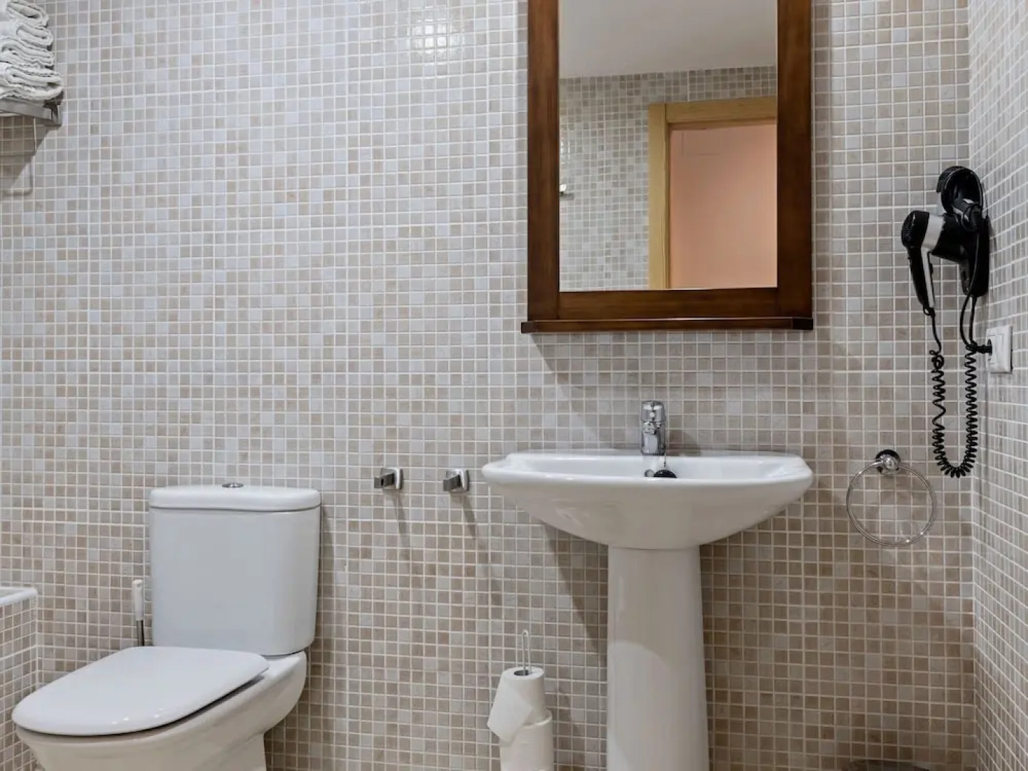 Contemporary Apartment in Gudar With Fireplace