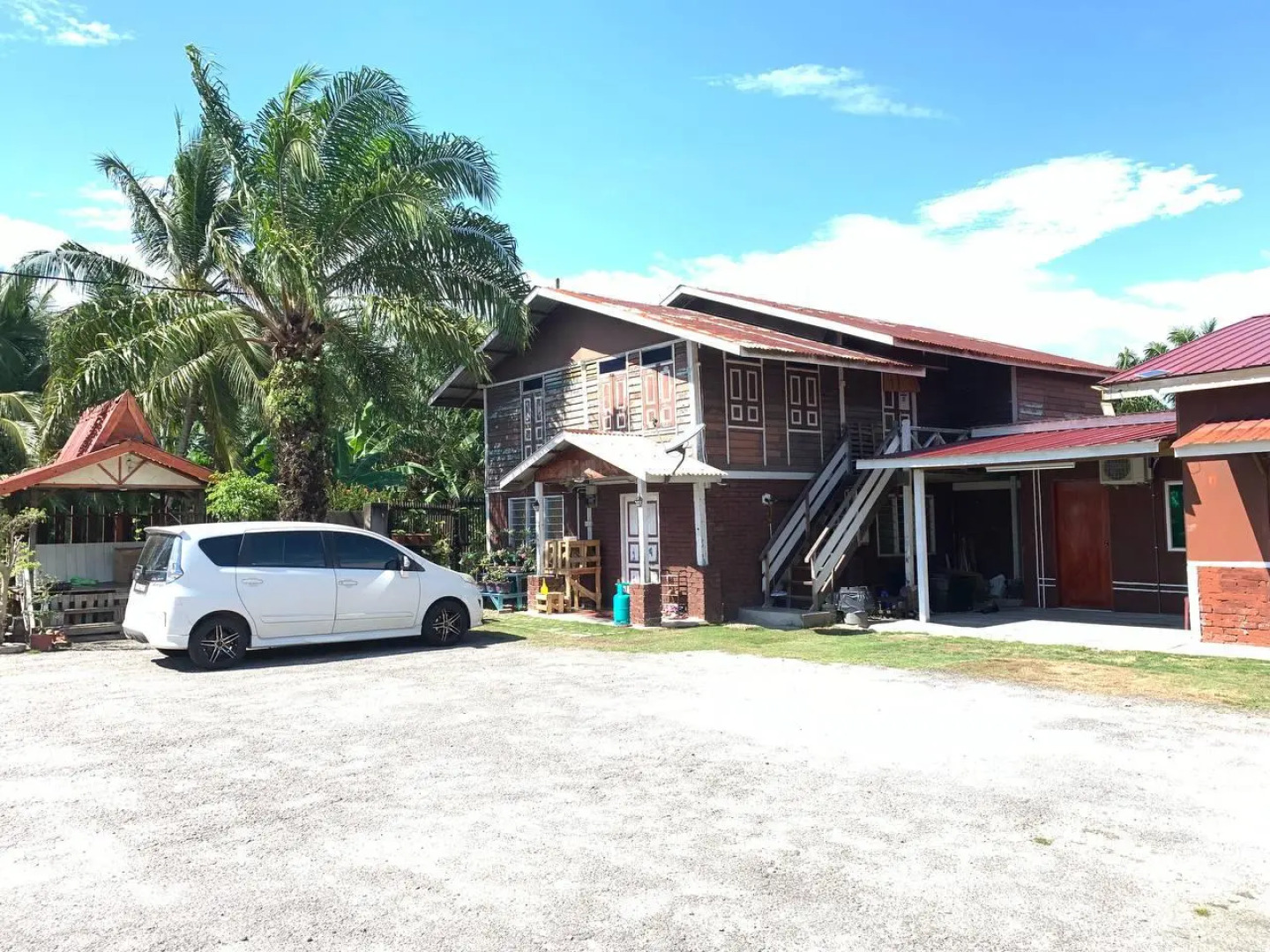 De Rimbun Inn (Resort & Camp)