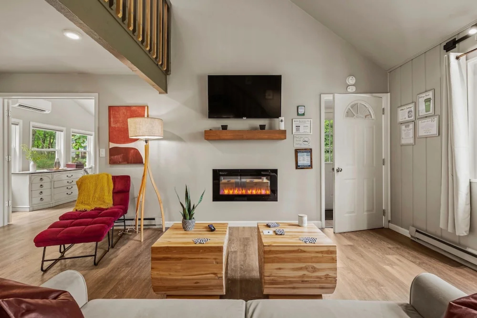 Inn the Poconos by Avantstay Private Lake Access Enclosed Hot Tub