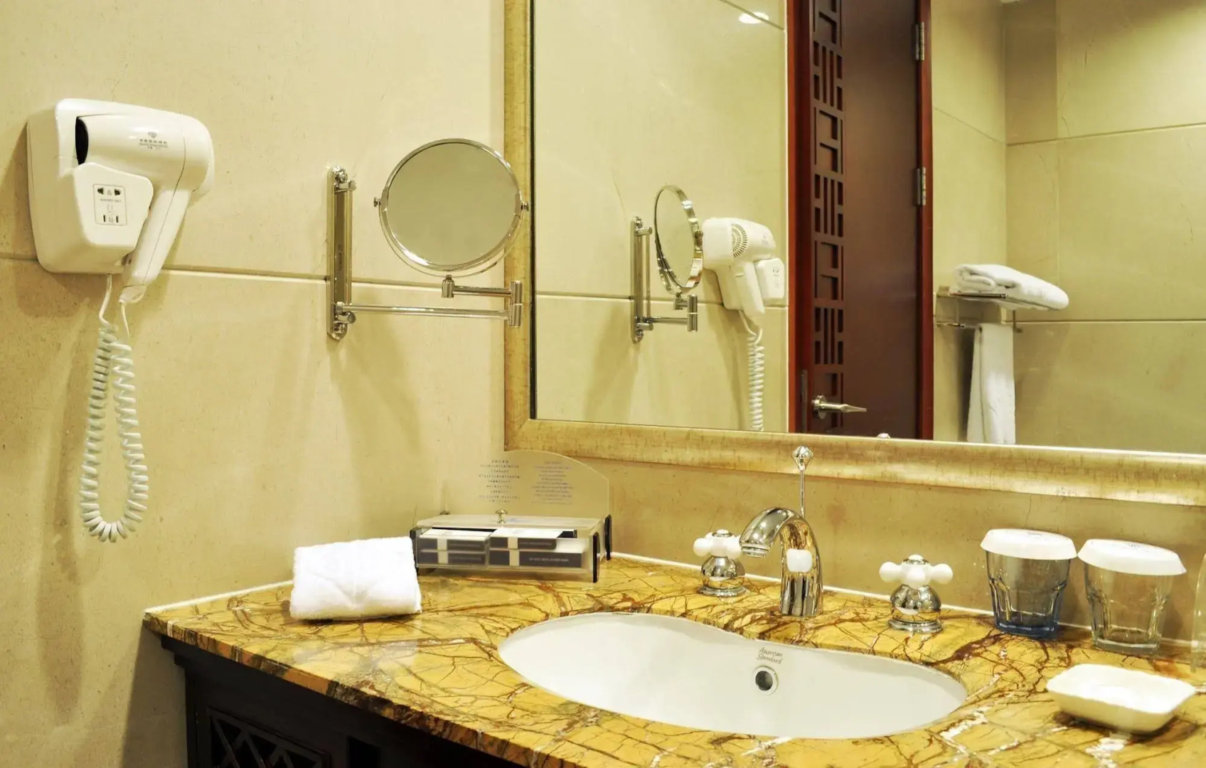 Jiang Men Palace International Hotel