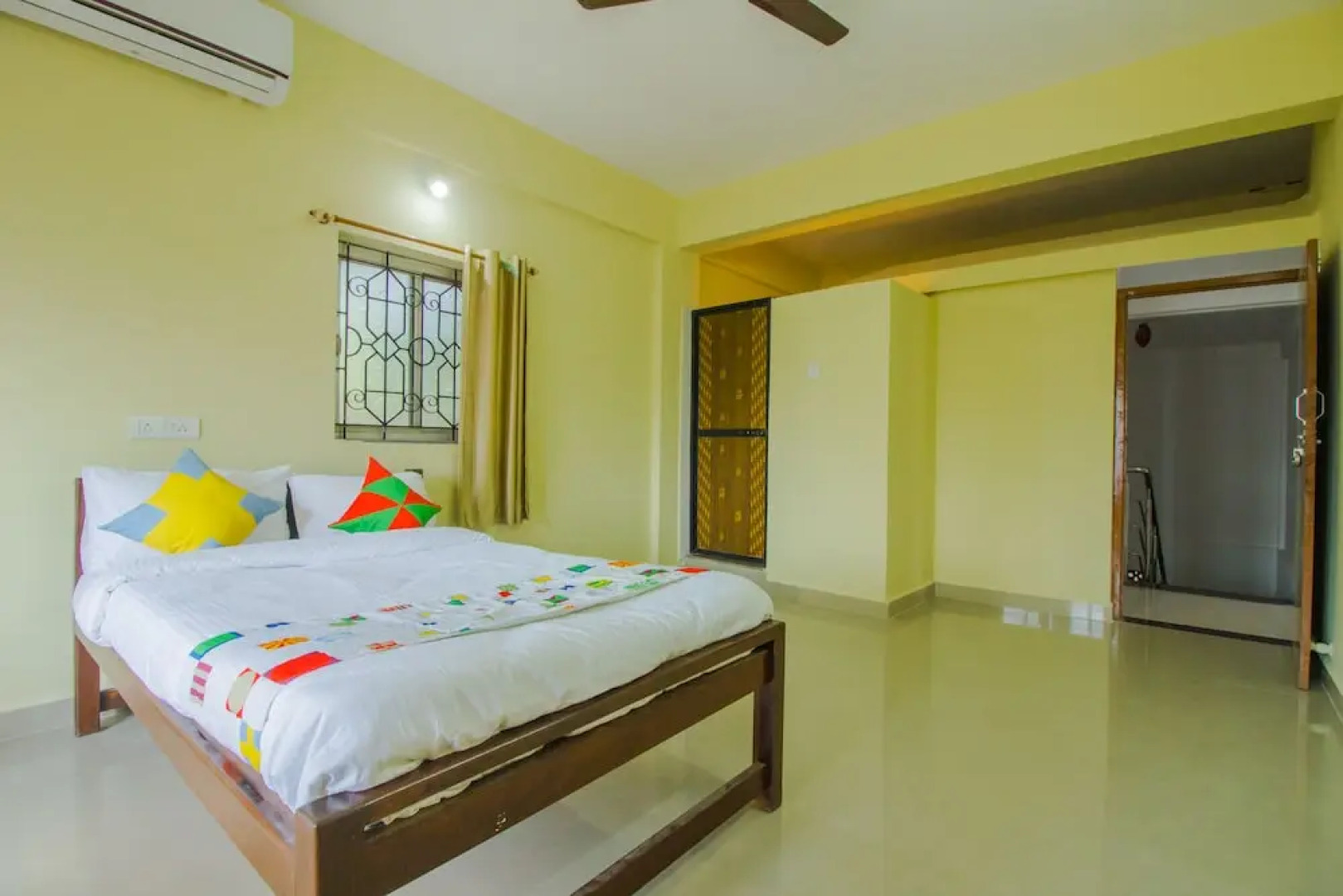 OYO 22002 Home Spacious Studio Uddo Beach