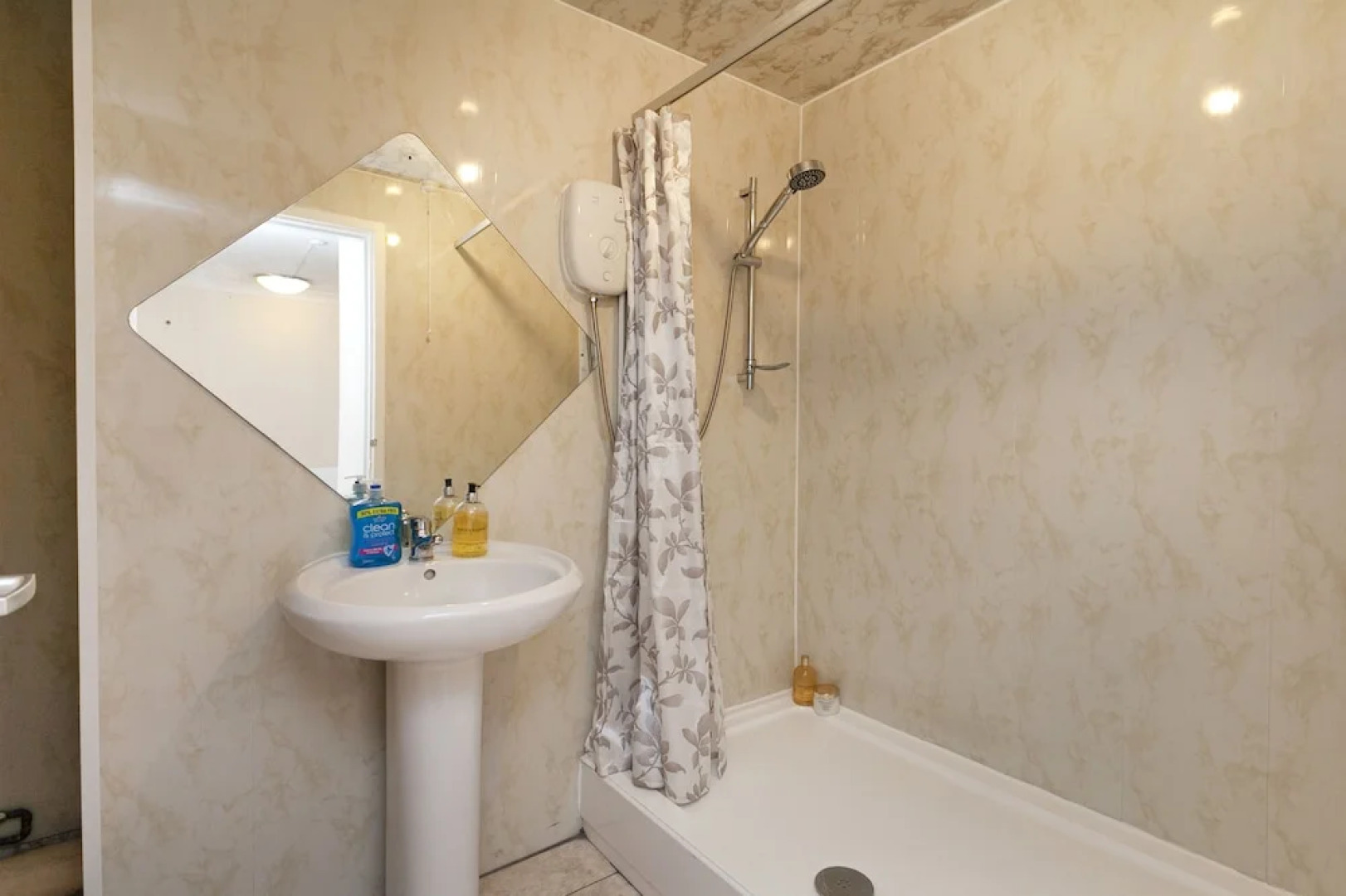 Longlyn 3 bedroom apartment