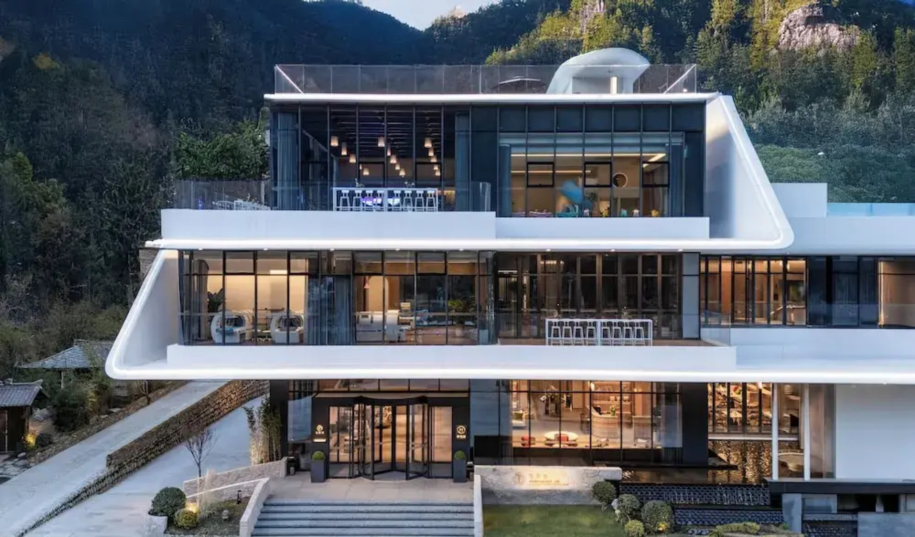 Oclinda de flori cu izvor termal Lin Yin