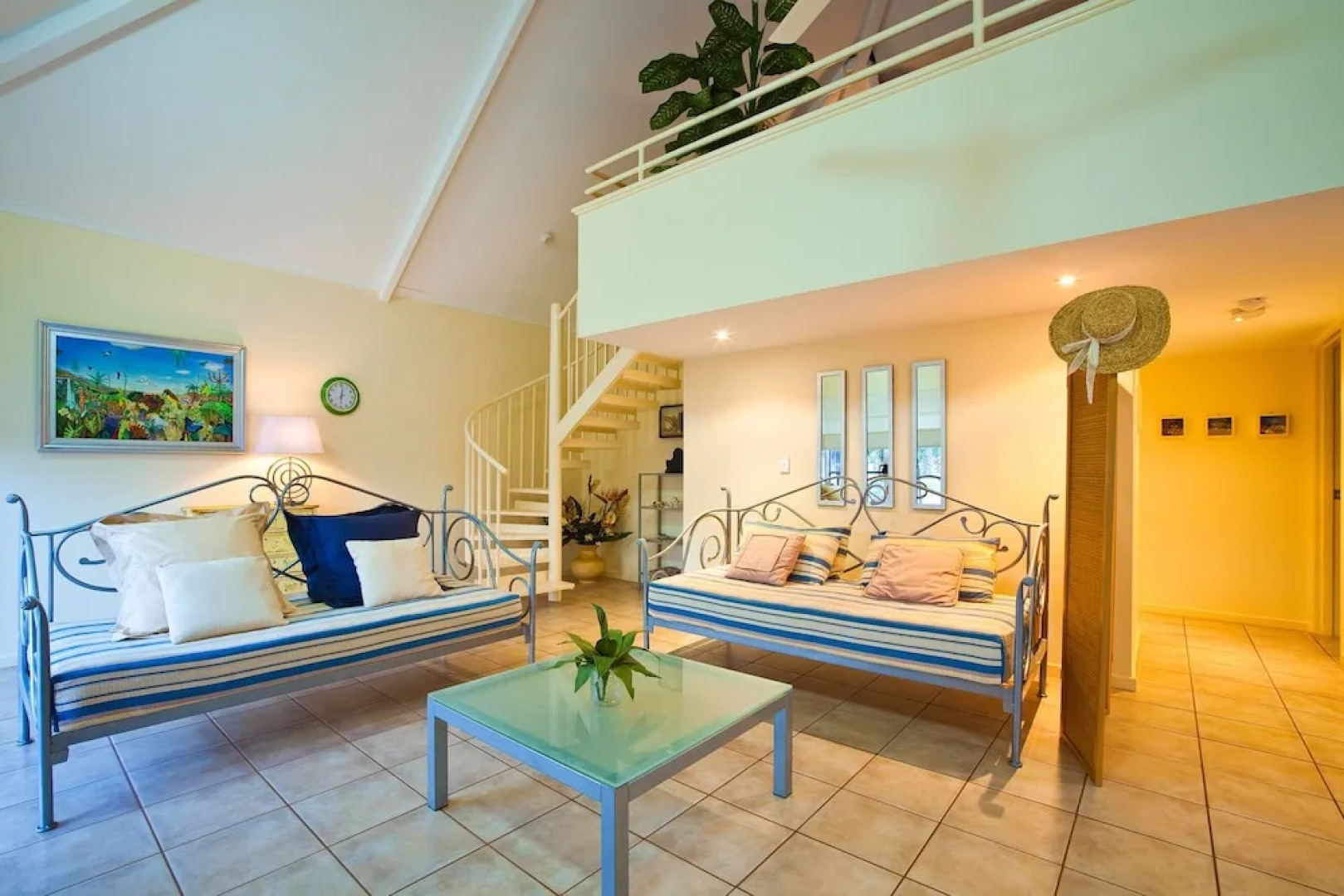 Osprey Holiday Village Unit 110 - Wake Up To the Birds in Your 4 Poster Bed with a View