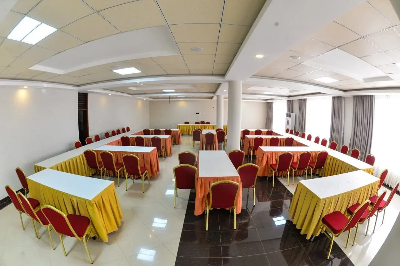 Отель Maple Leaf