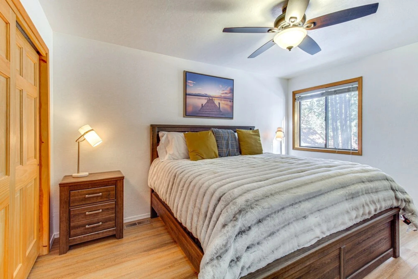 Pet-friendly Cabin w/ Fire Pit in Pinetop!