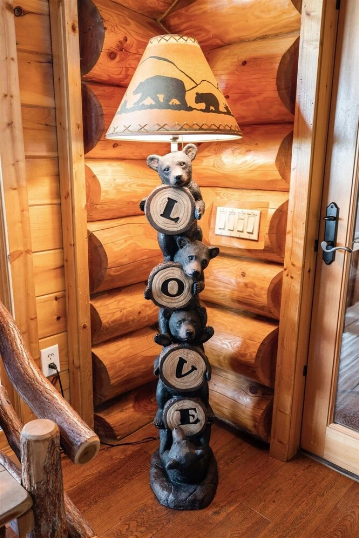 Paradise Point 4 Bedroom Cabin by RedAwning