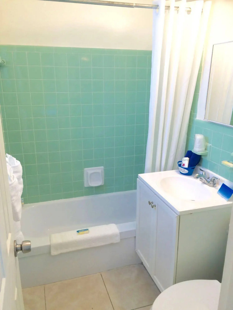 Great Escape Apartments by Lowkl