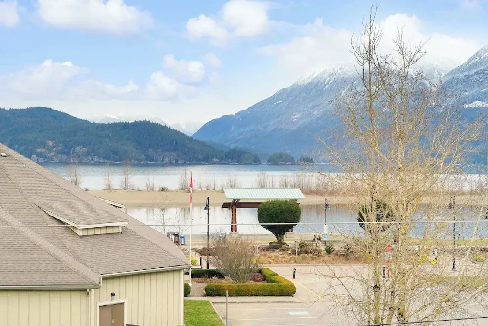 Rooftop Paradise Luxe 2BR  Lake Views