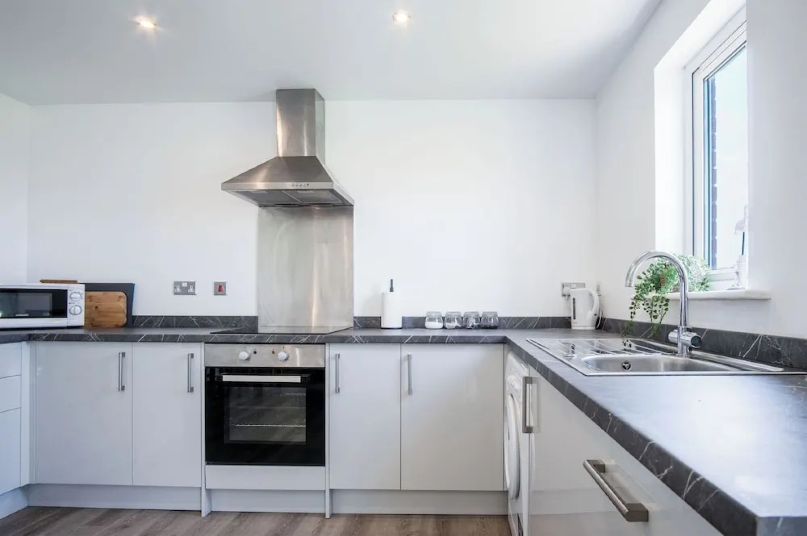 Beach View - 2 Bed Apartment - Llanelli