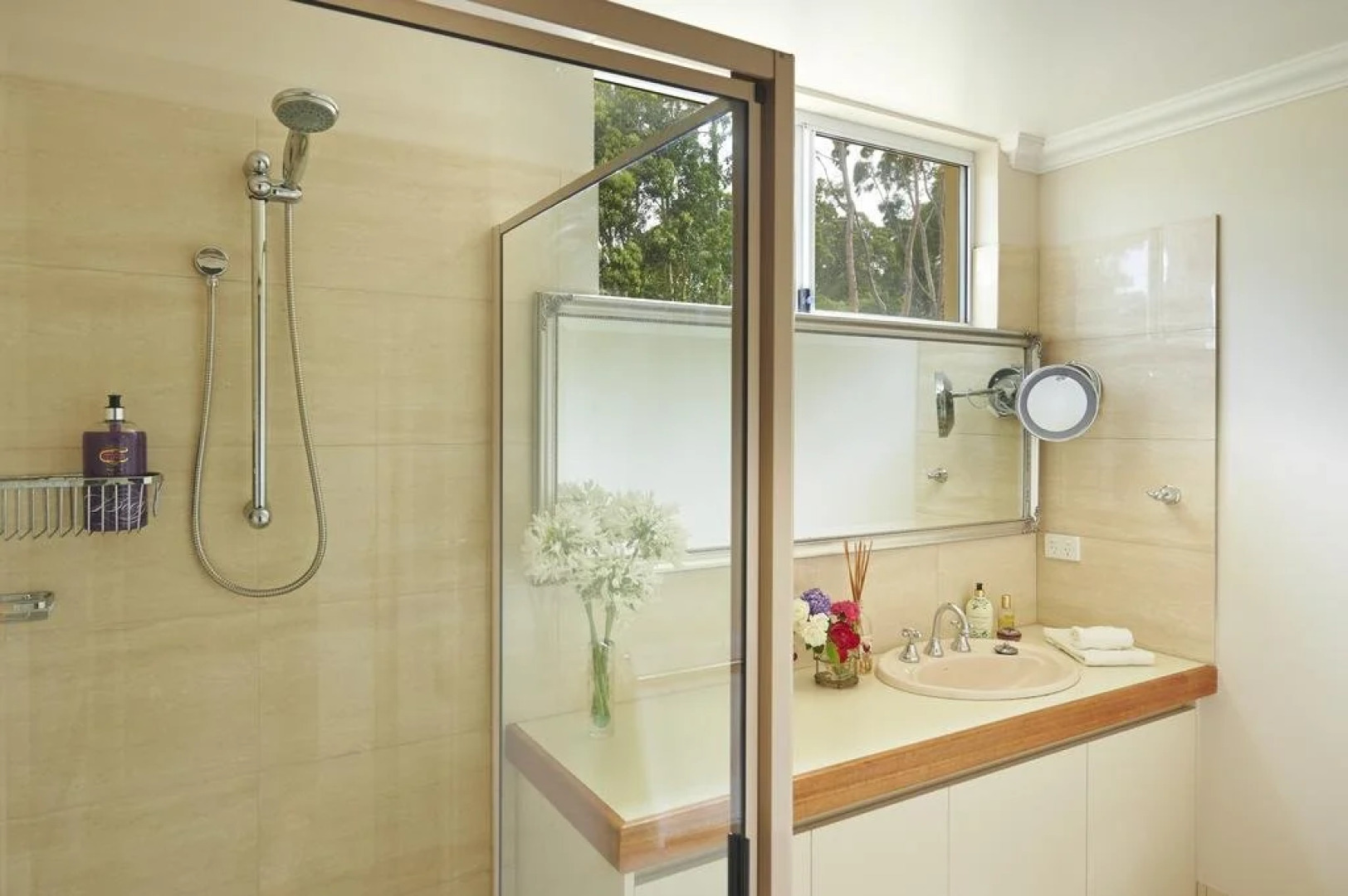 Karri House. Eat - Stay - Love