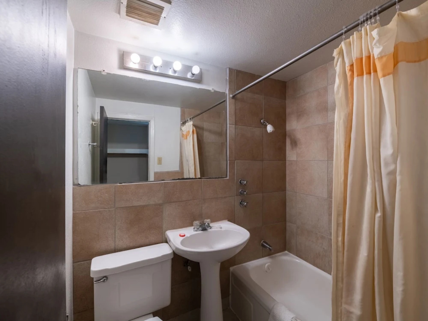 Hotel O Bay City, TX-35