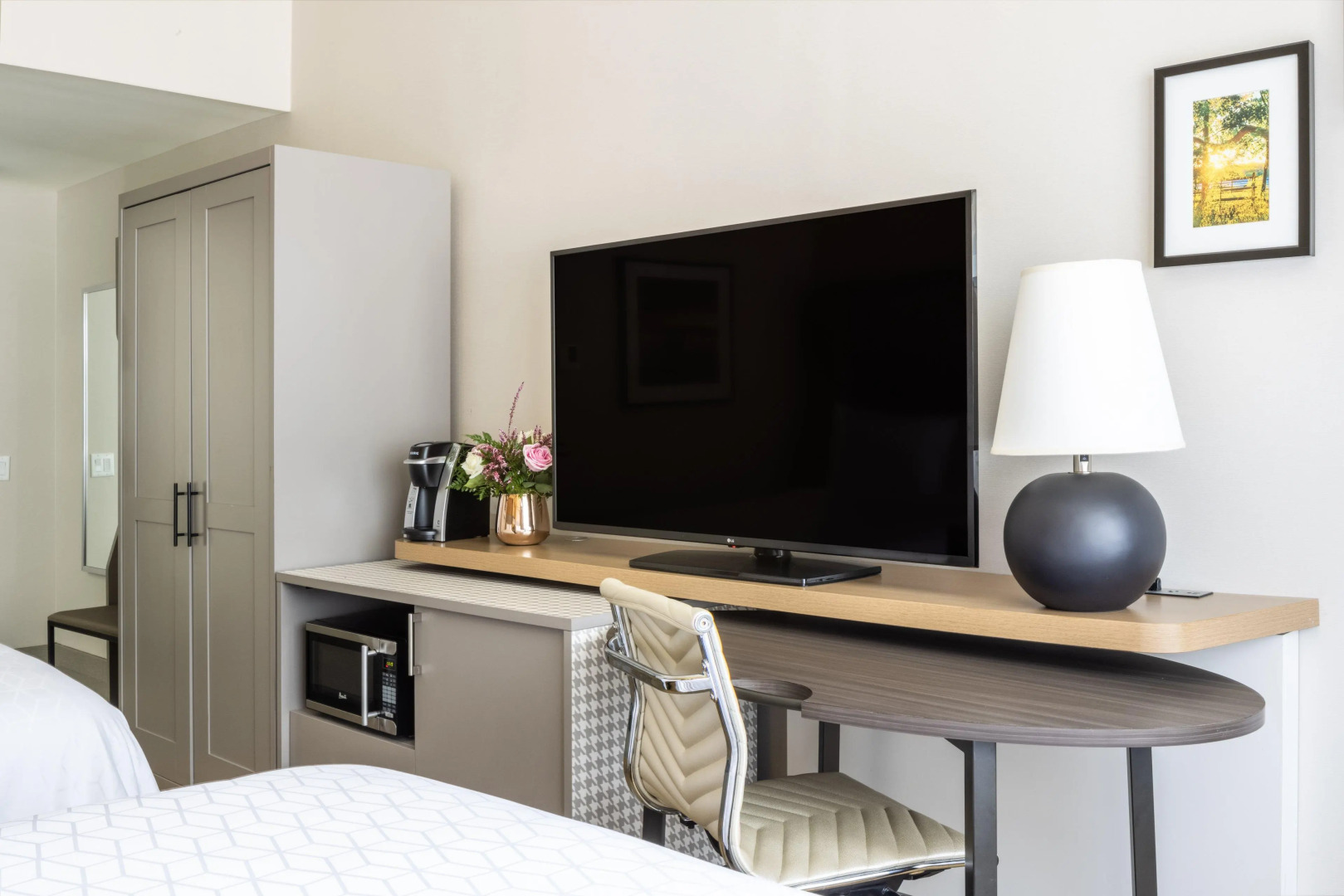 Holiday Inn Long Island-Islip Arpt East by IHG