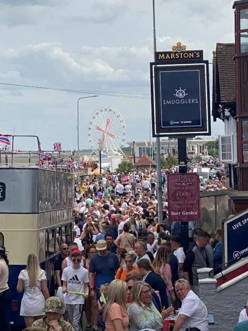 Eastcliffe Penthouse, 2 Beds & Bathrooms with Parking