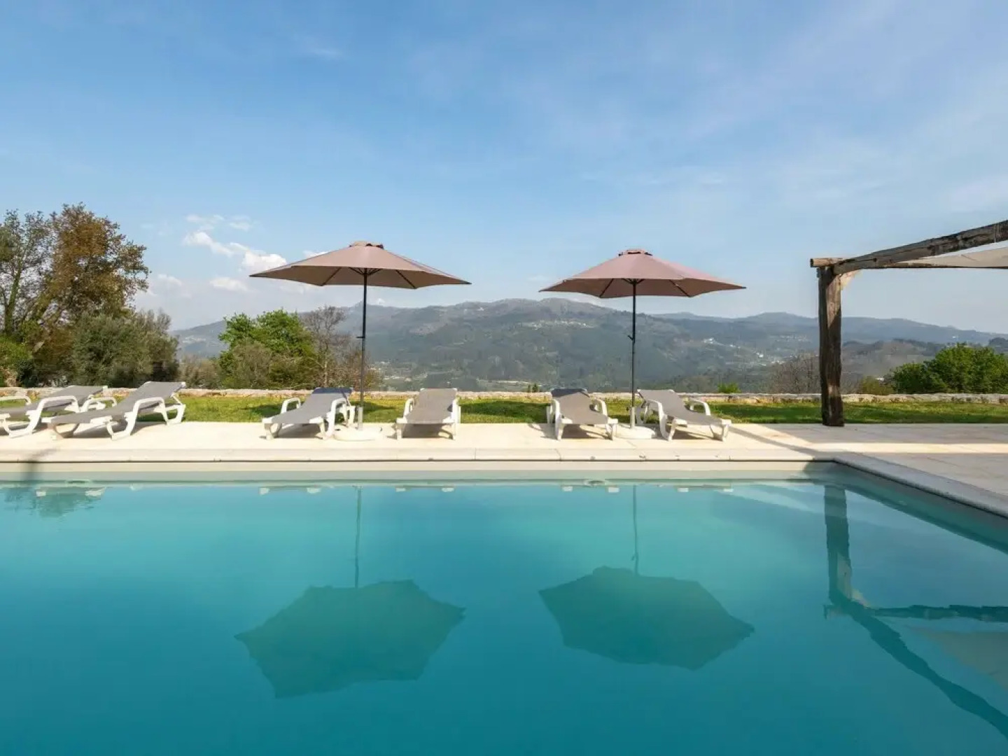 Very Spacious Apartment With Lots of Grandeur and Great Views