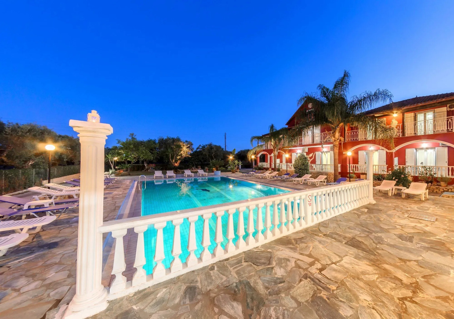 Borsalino Studios & Apartments