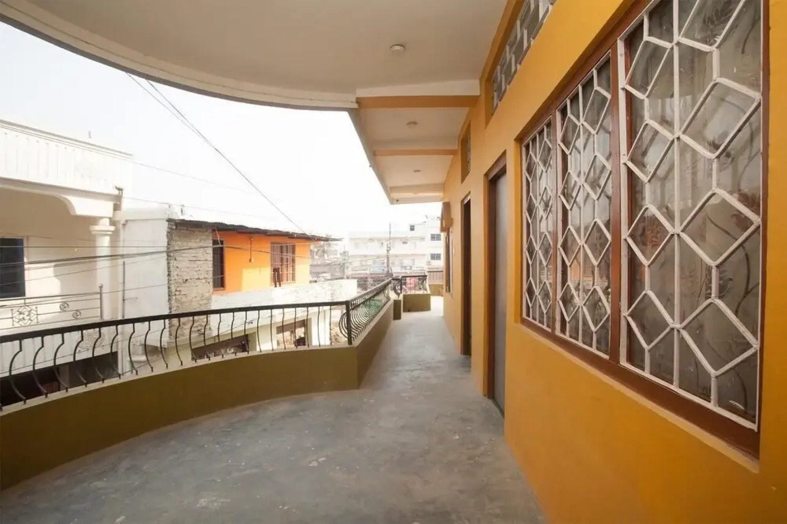 OYO 766 Hotel Crown Plaza