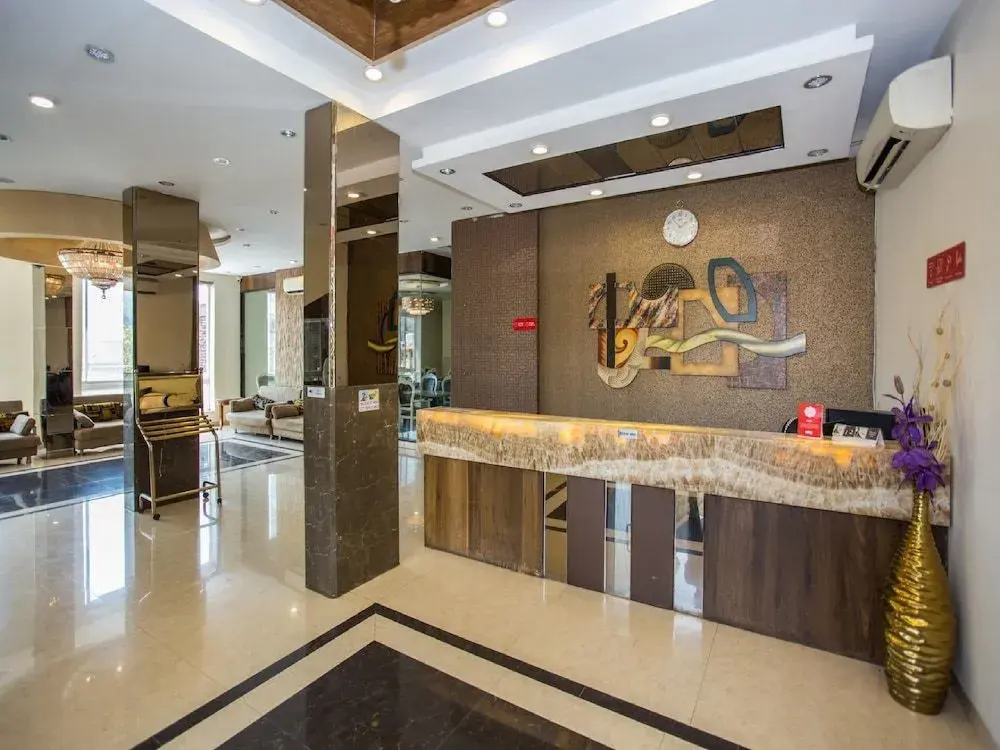 OYO 2377 Hotel Residency