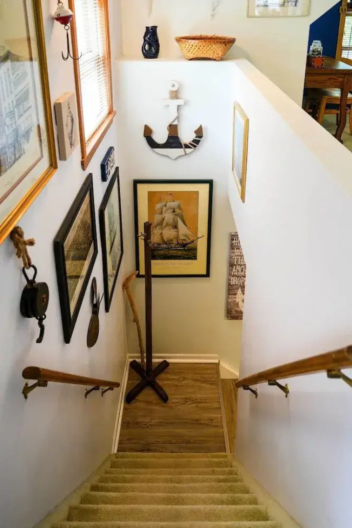 Darling Cottage ~ 1 Mi to Lake Erie Beach!