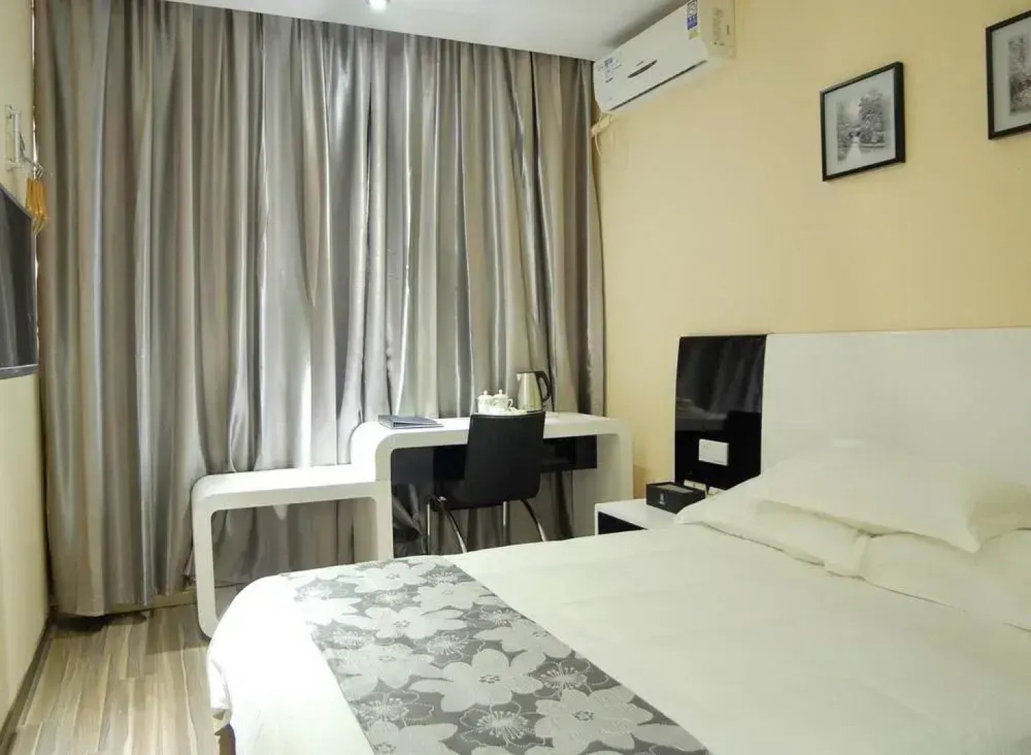 Super 8 Hotel