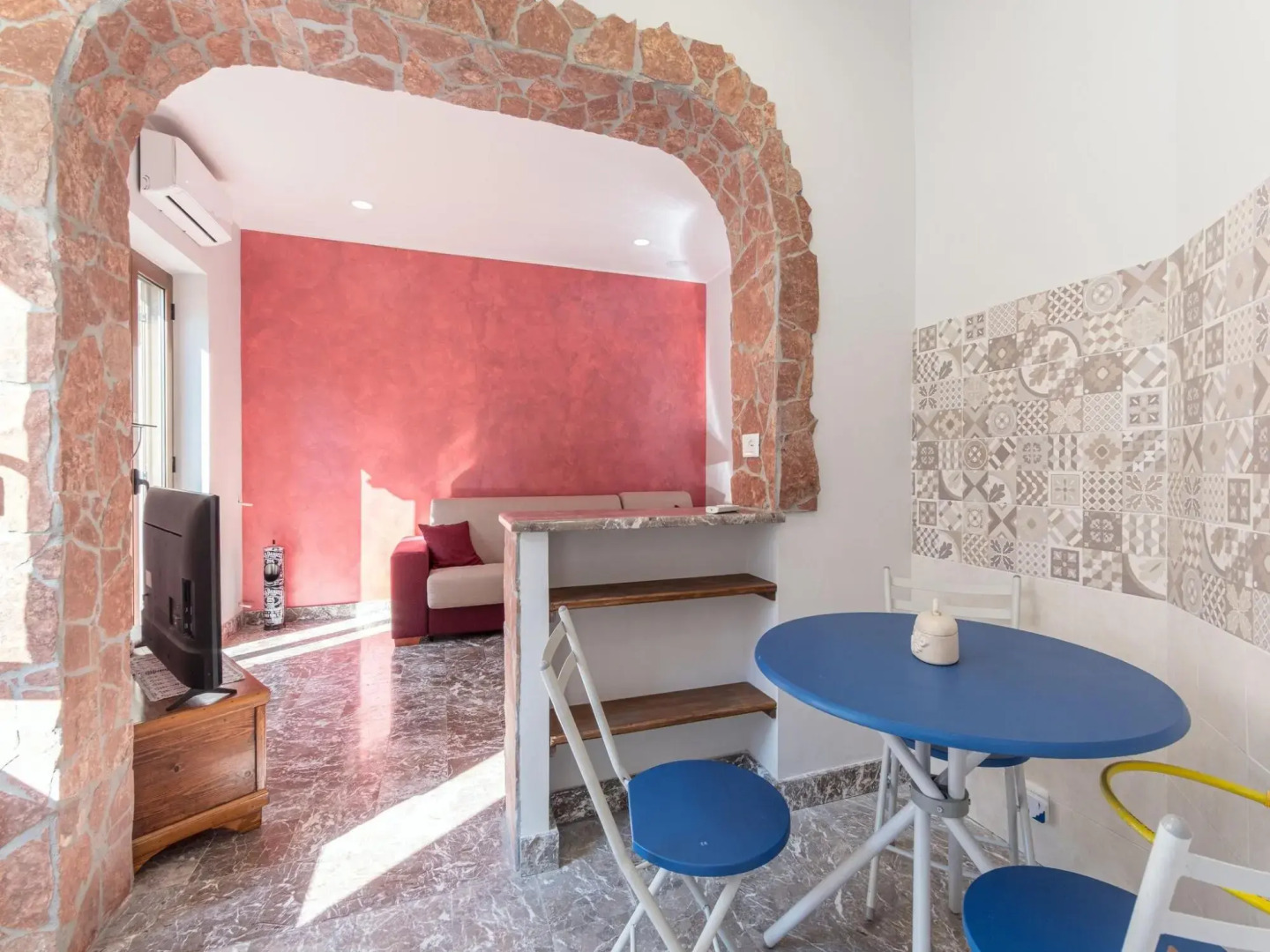 Snug holiday home in Mirto with a private terrace