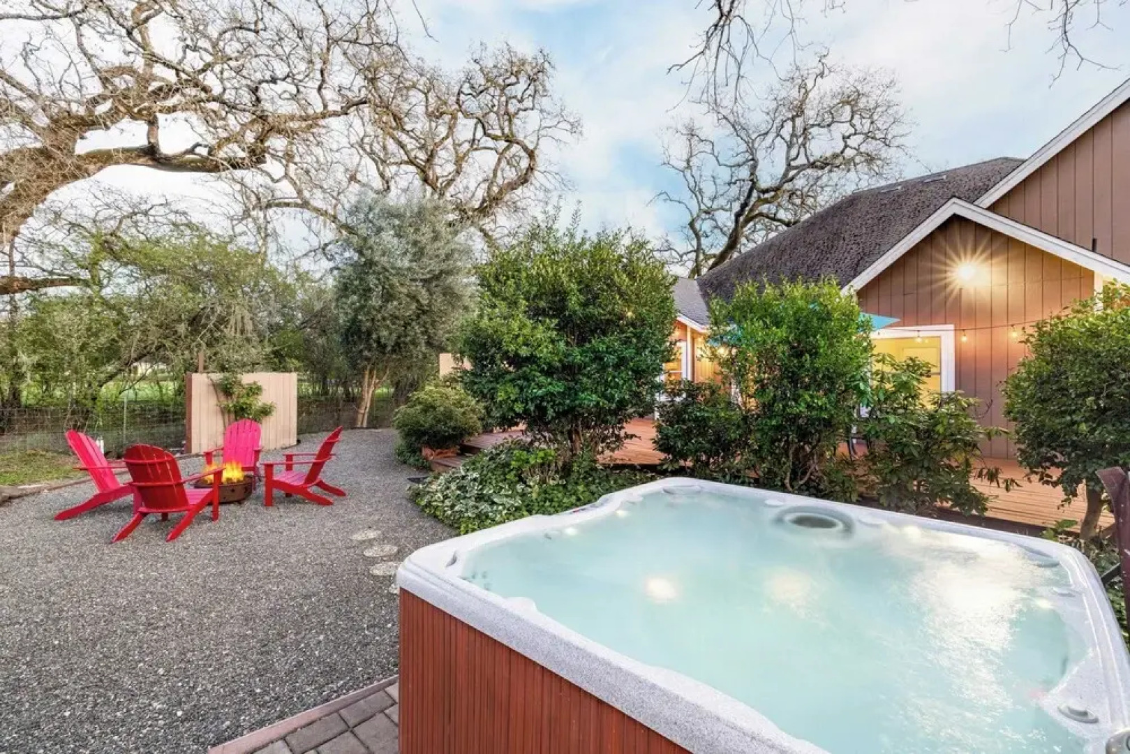 Valley of the Moon by Avantstay Tranquil Escape, Large Yard w/ Hot Tub & Fire Pit