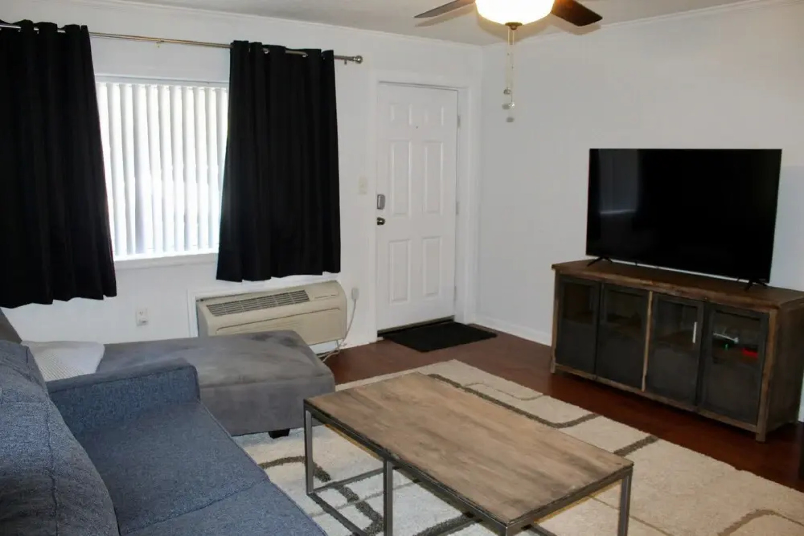 Excellent Location! On Campus Studio Sleeps 4