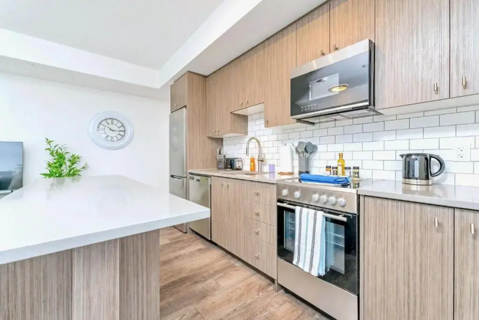 City Views From Your Balcony 1BR w King Bed