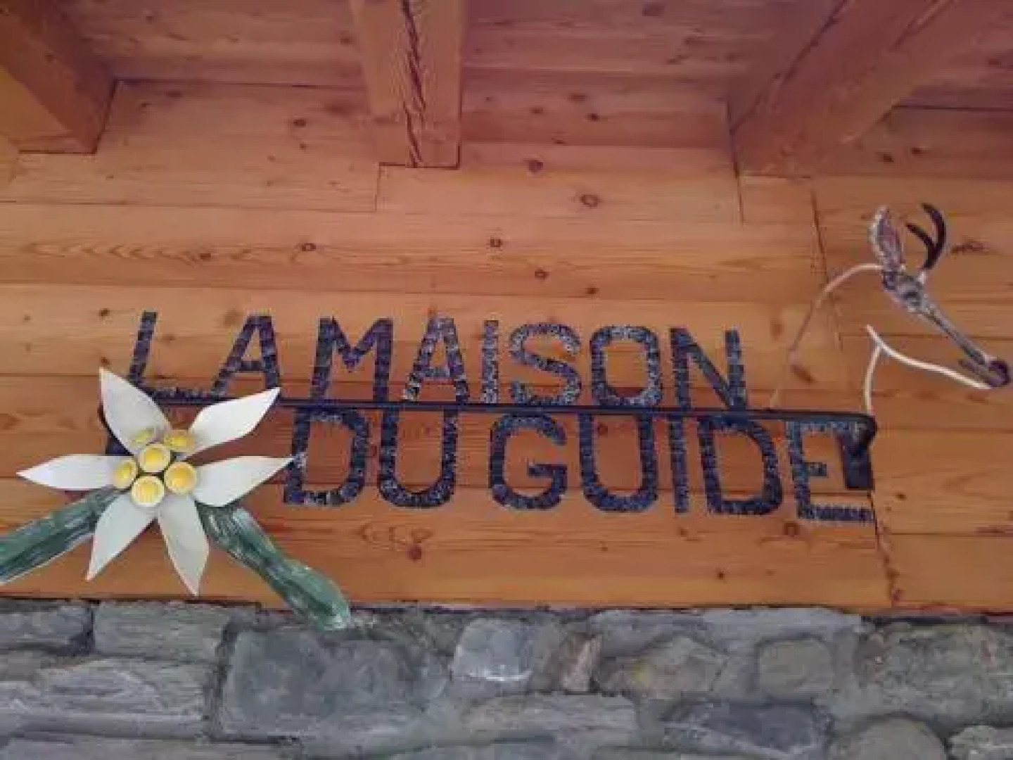 La Maison Du Guide