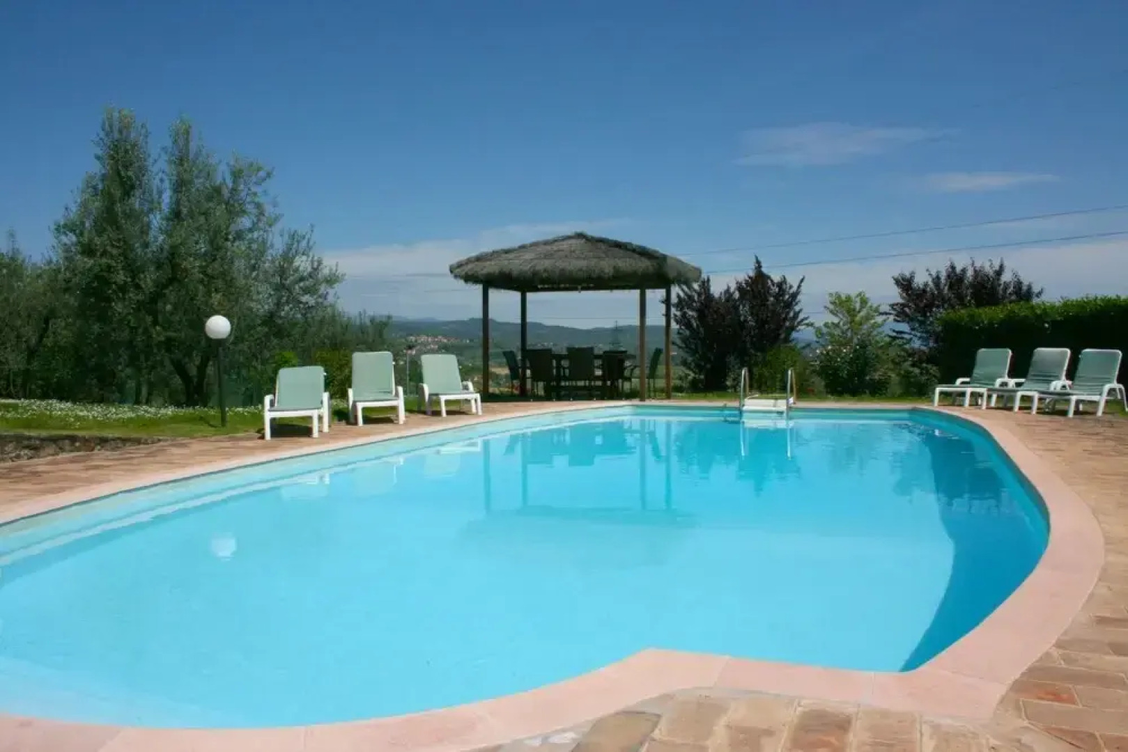 Wonderful private villa with WIFI, private pool, TV, pets allowed and parking, close to Arezzo