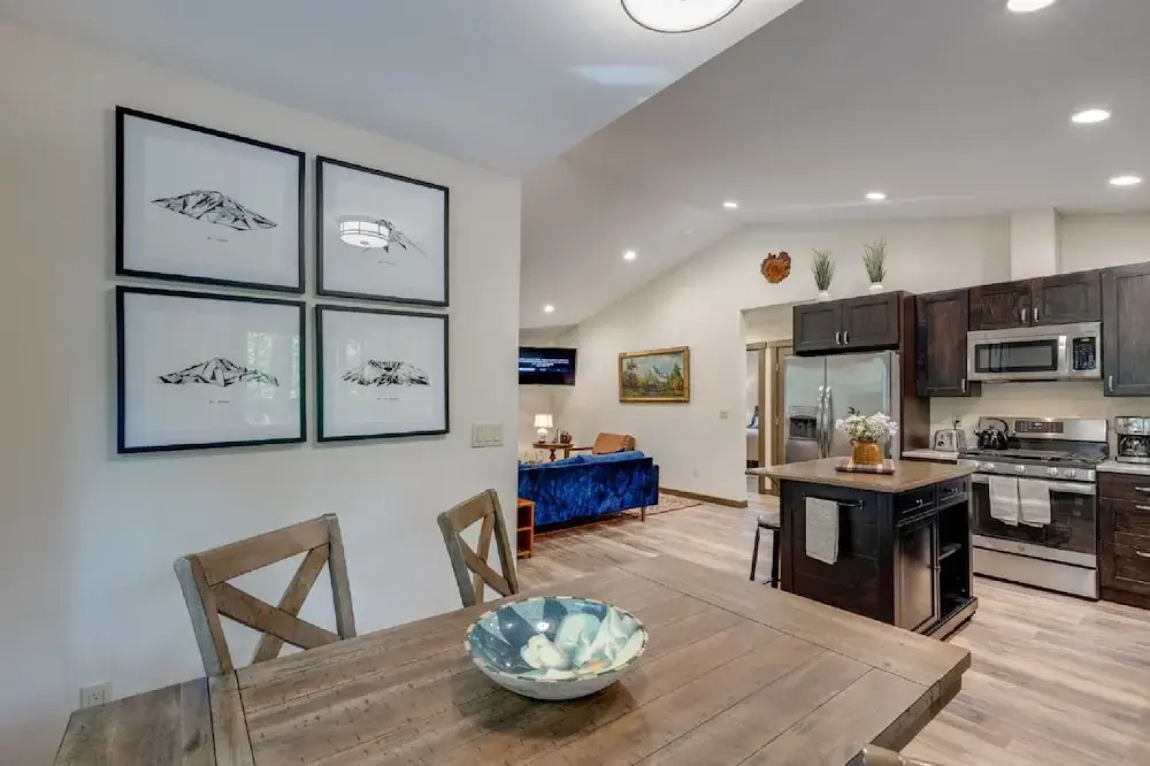 Mt Baker Lodging Cabin 50 - HOT TUB, AC, SLEEPS 4! by MBL