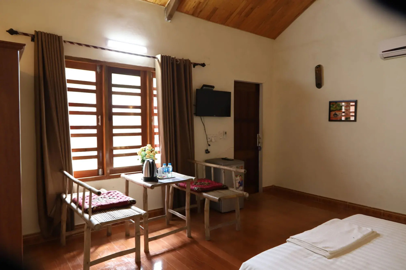 Green Riverside Cosy Home