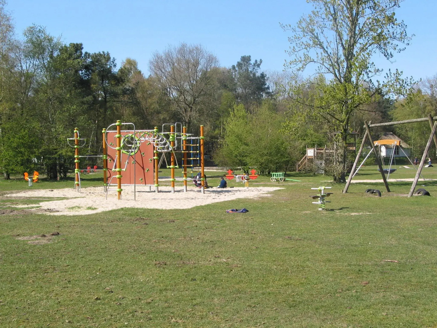 Nice bungalow with dishwasher, close to the forest