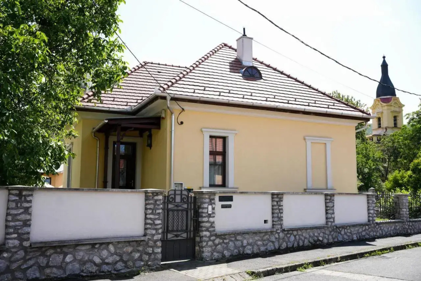 Varkert Deluxe Apartmanhaz