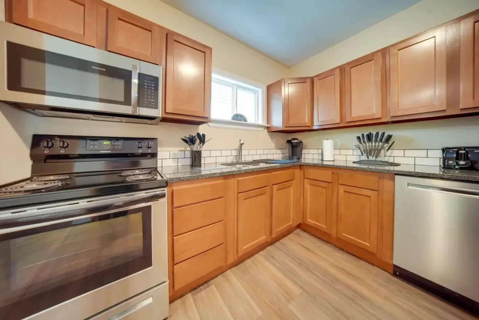 Vacation Rental w/ Porch & Views of Lake Erie!