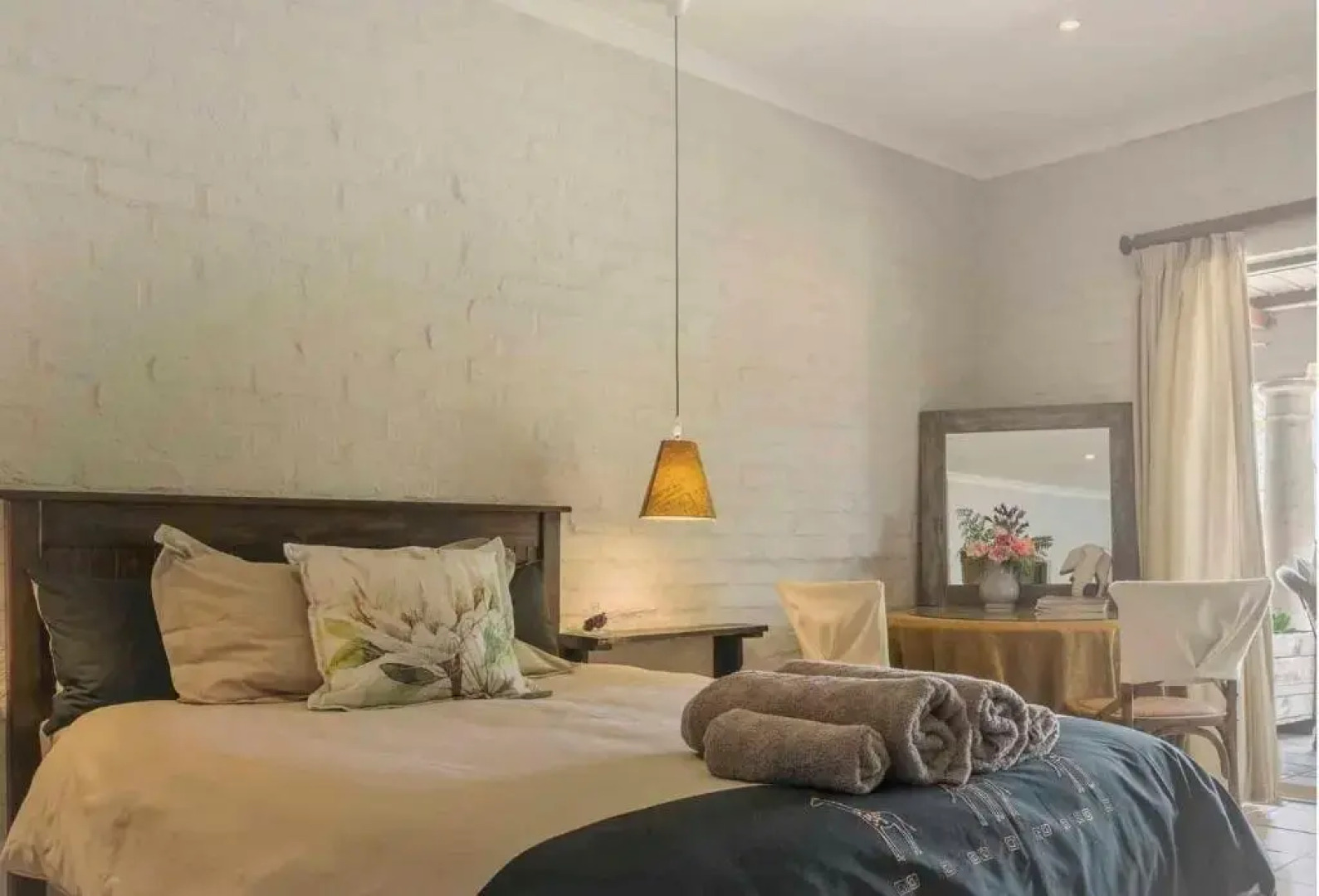 Waterside on Le Bonheur