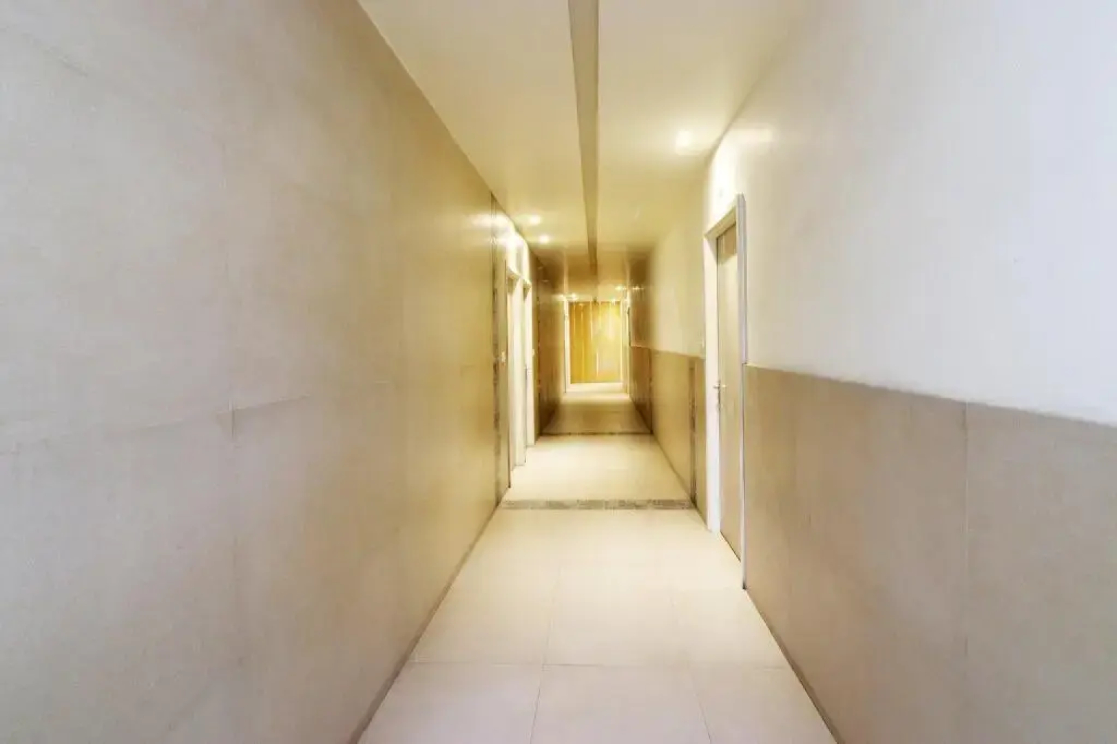 Hotel White Square by OYO Rooms