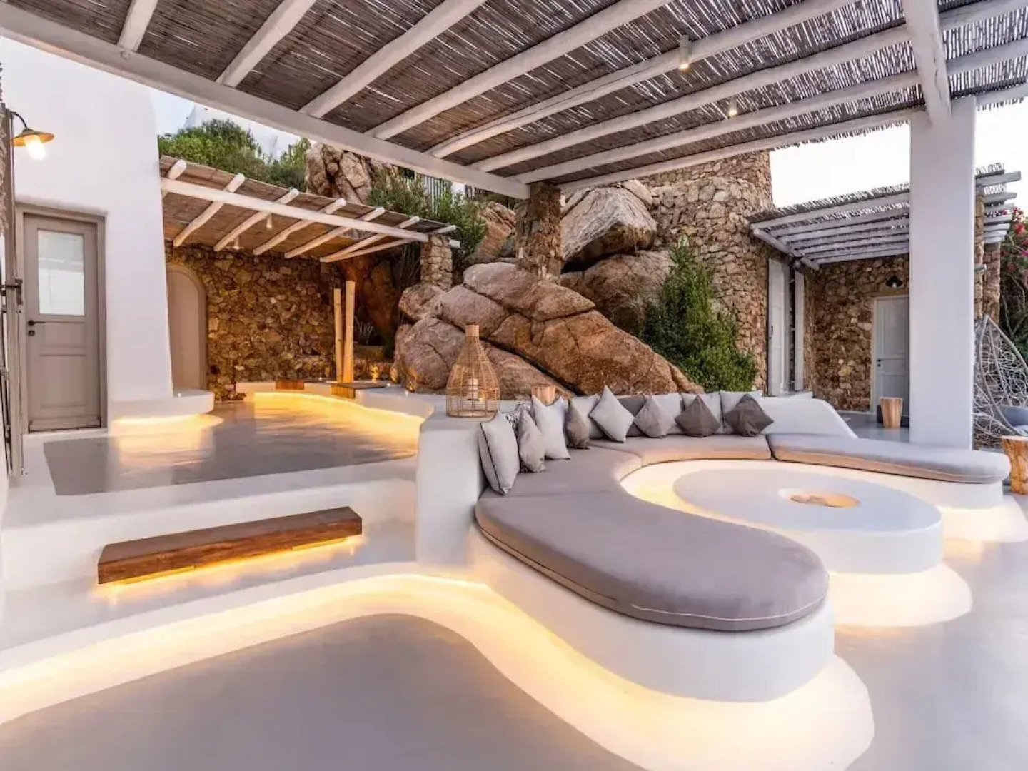 Stunning Villa Surrounded by Lush Greenery