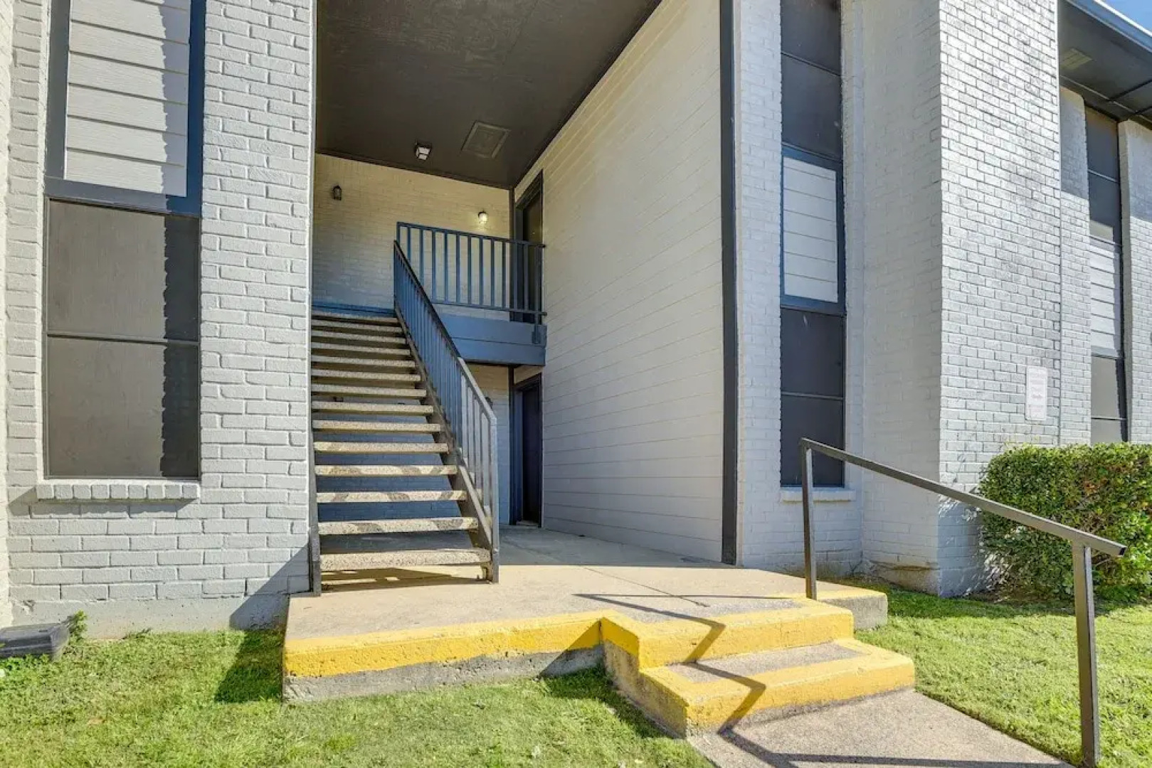 6 Mi to At&t Stadium: Grand Prairie Apt w/ Balcony