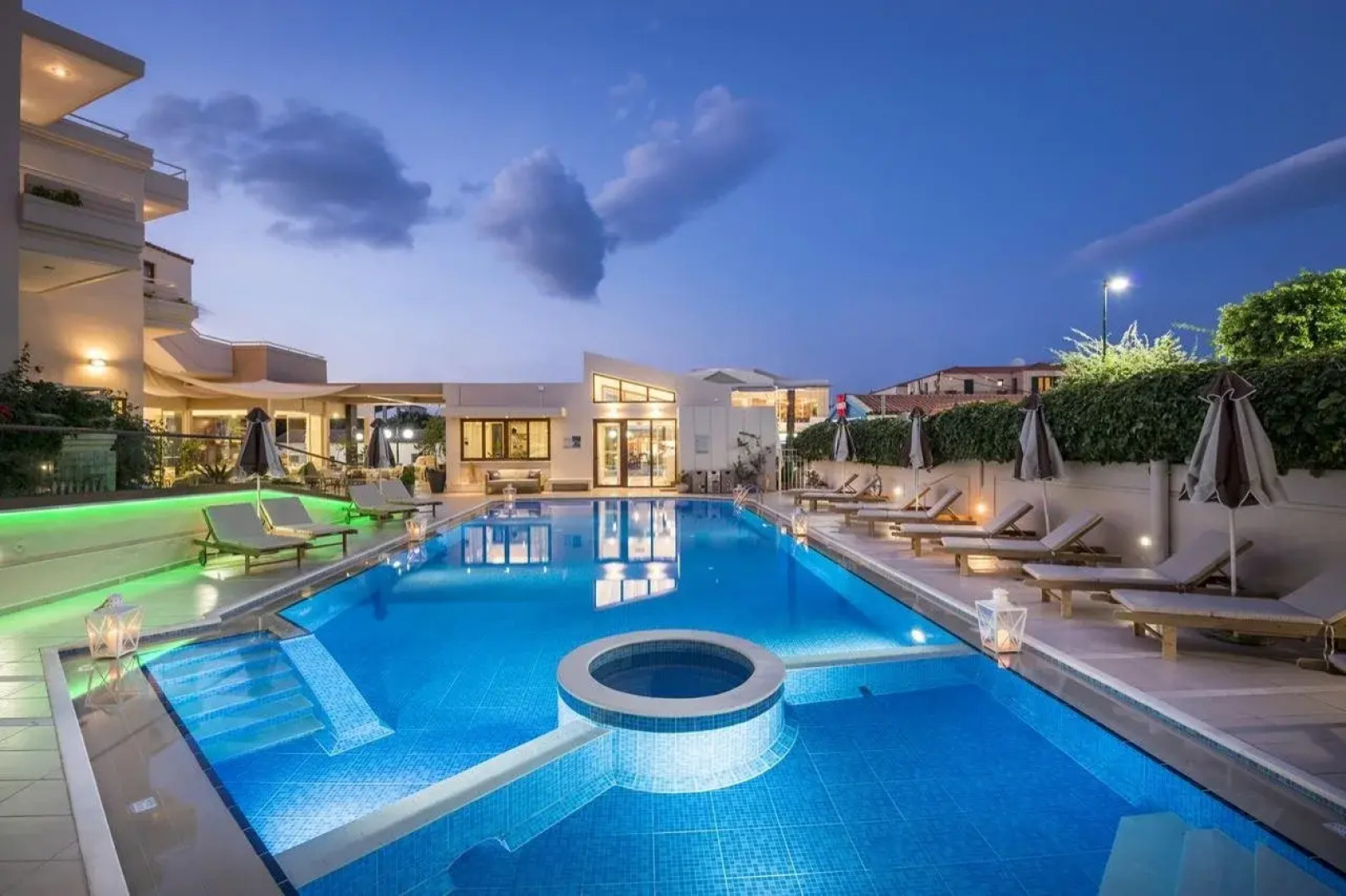 Oscar Suites & Village