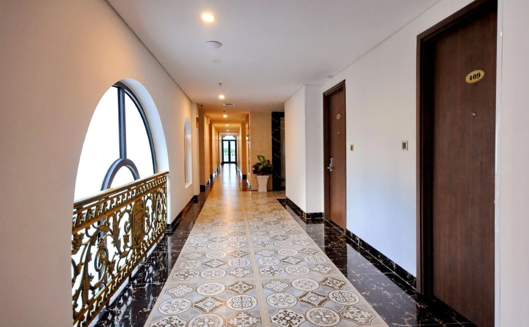 Crown Nguyen Hoang Hotel