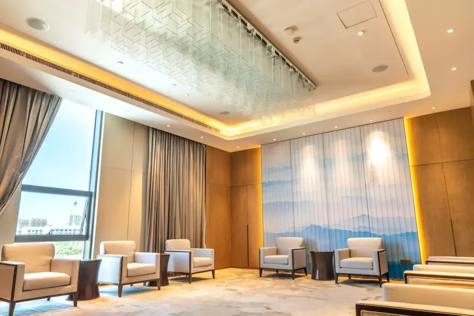 Datong Xinyu Crown Hotel