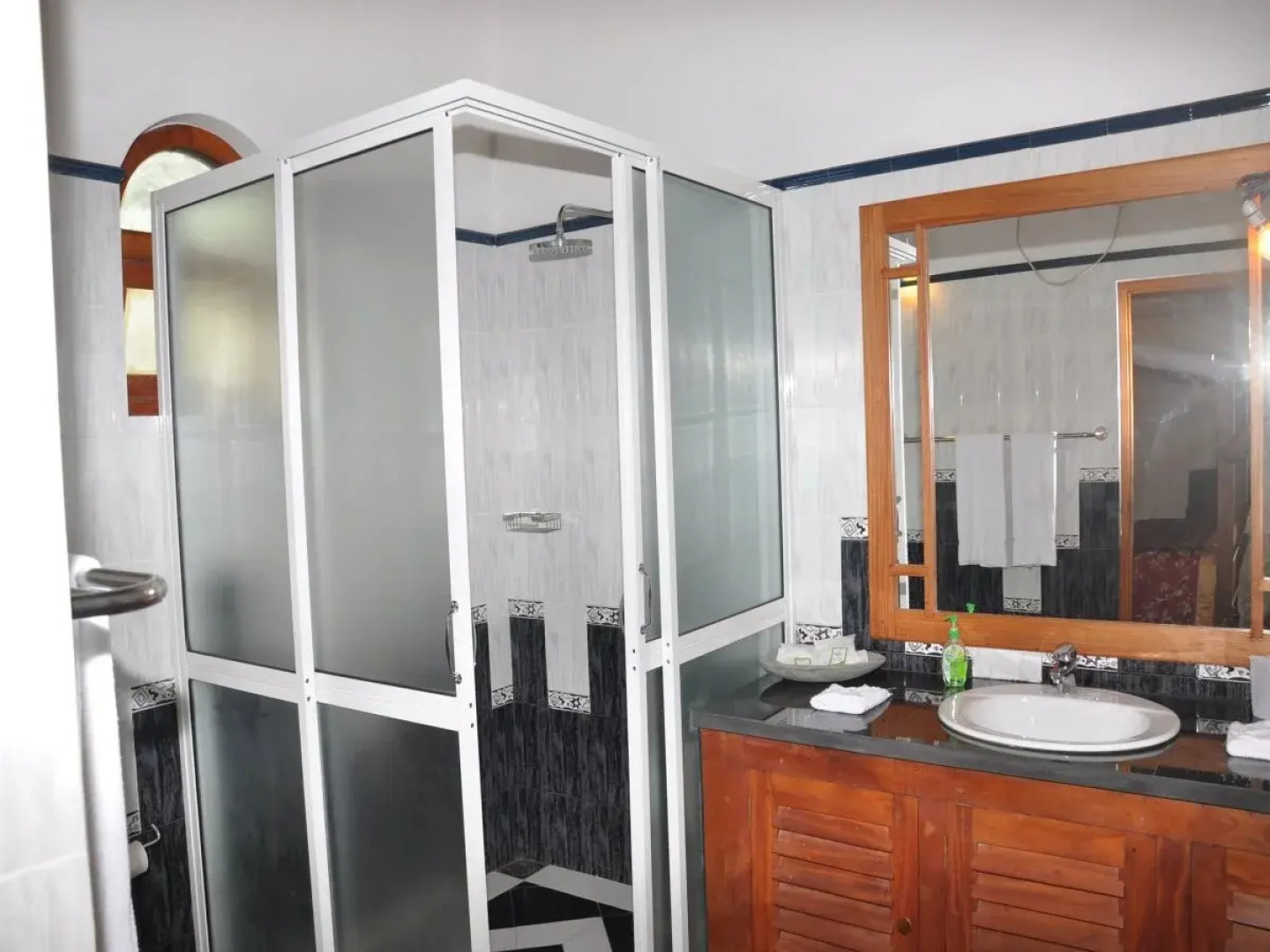 Warahena Beach Hotel