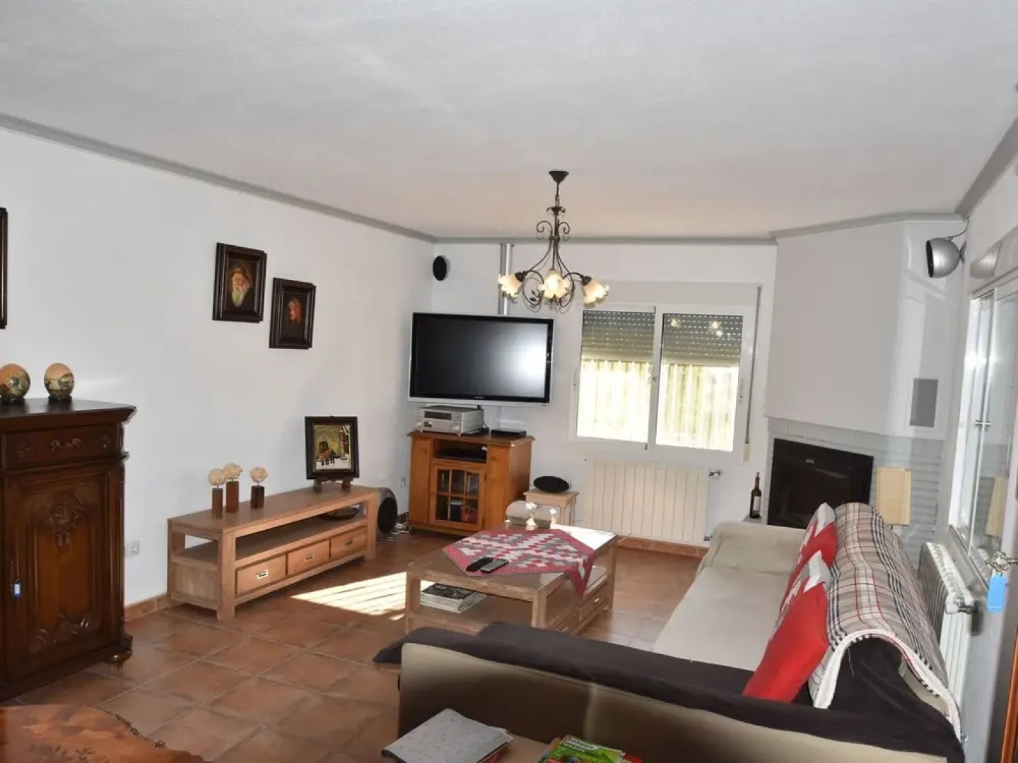 Comfortable Holiday Home With Swimming Pool in Valencia