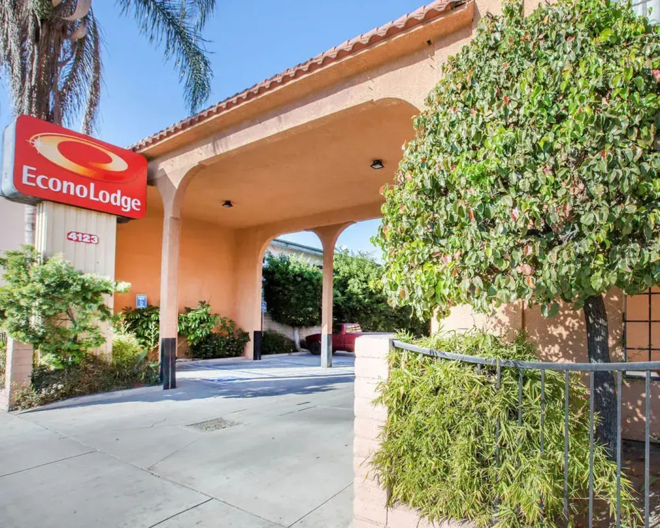 Econo Lodge Near Lax