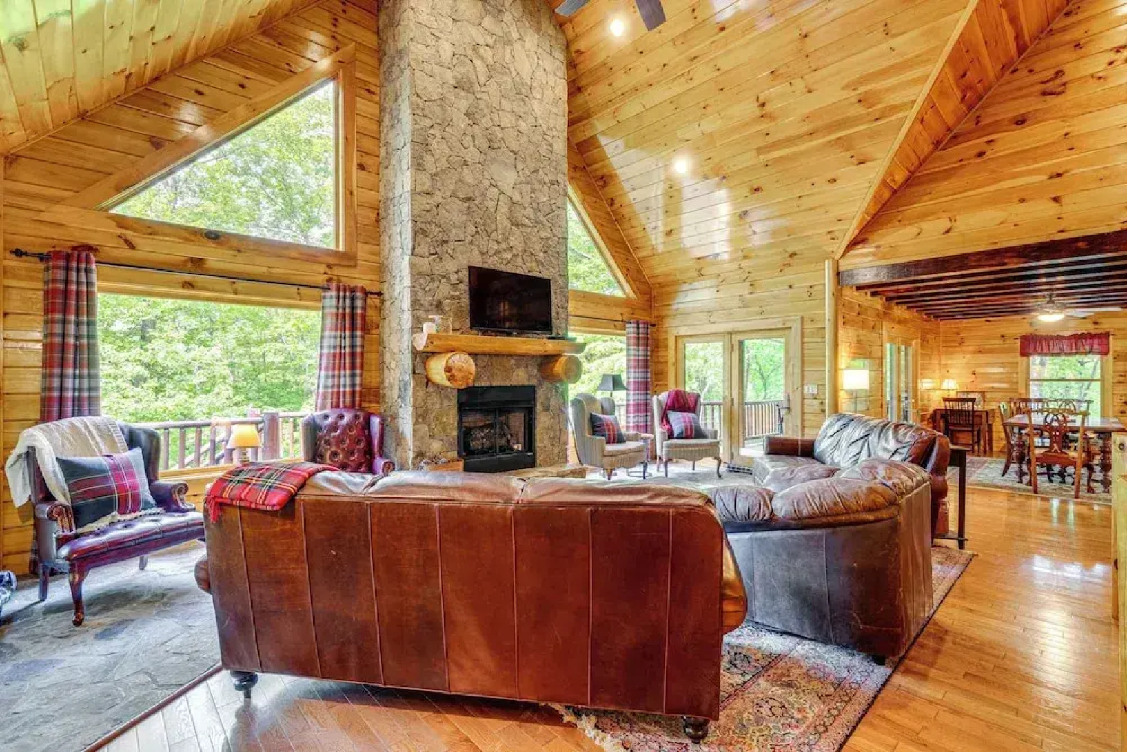 Hike, Fish & Golf: Burnsville Retreat w/ Deck!