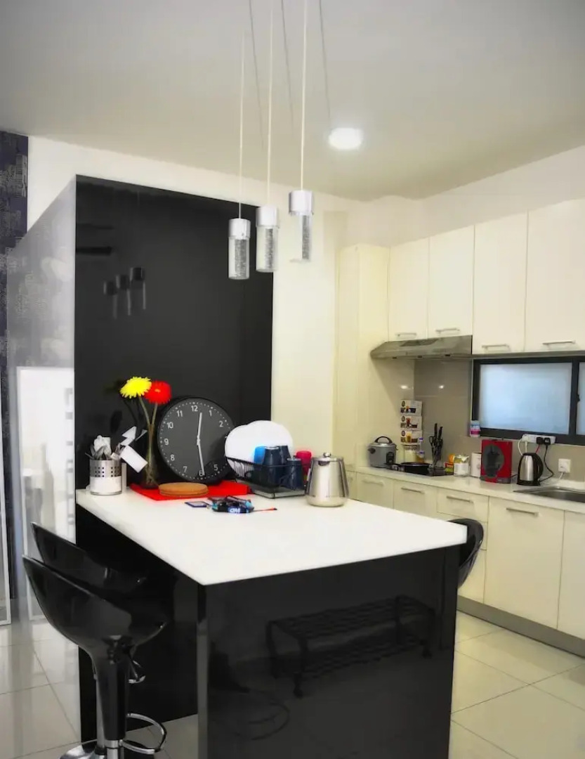 Pinebox Mirage by the Lake